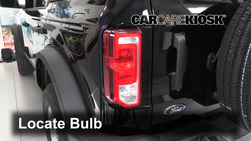 2025 Ford Bronco 2.3L 4 Cyl. Turbo Éclairage Feux de marche arrière (remplacer une ampoule)